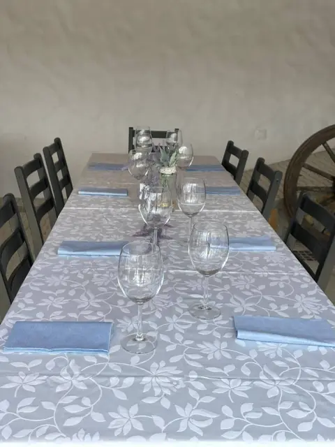 Centro de mesa com lavanda no salão