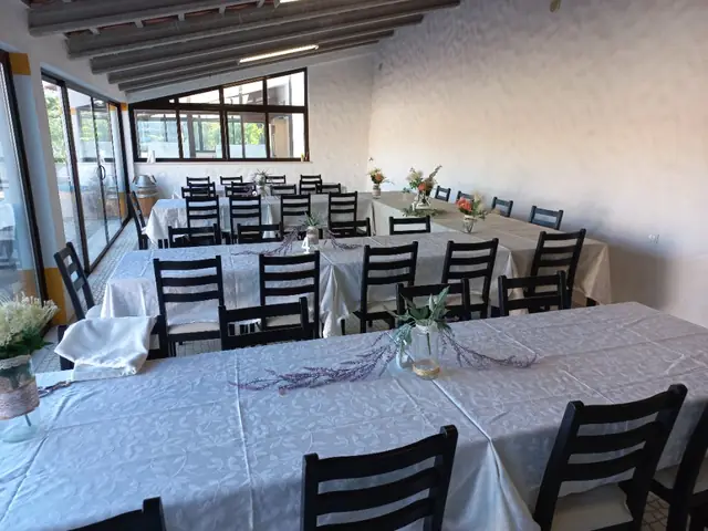 Preparação do salão — vista lateral